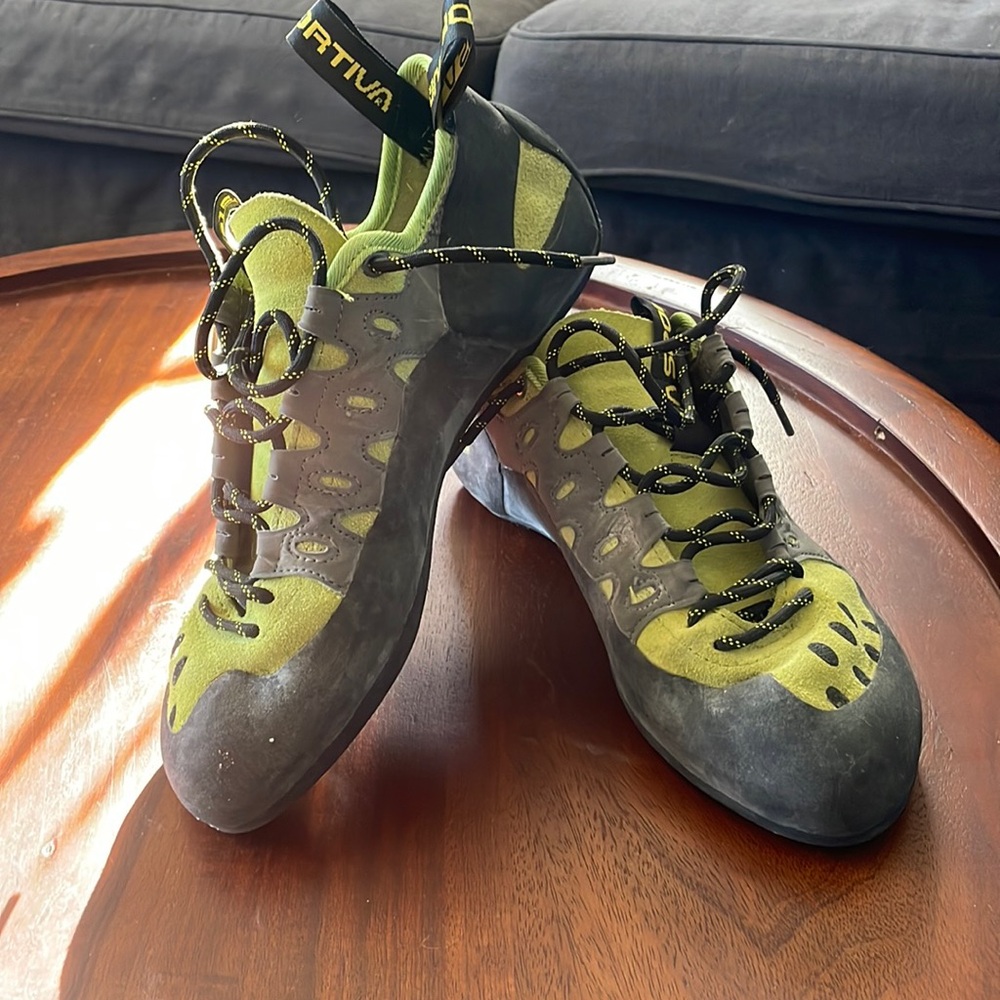 Men’s — LA Sportiva Tarantulace Climbing shoes / Euro 42 US 9